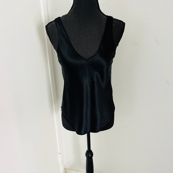 NORDSTROM LABEL   100% black silk v-neck and back elegant camisole - Picture 2 of 7